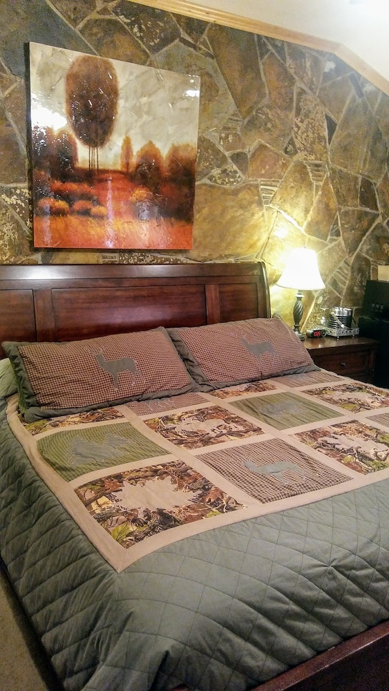 Elite Suite, 1 King Bed, Accessible, Fireplace photo 1