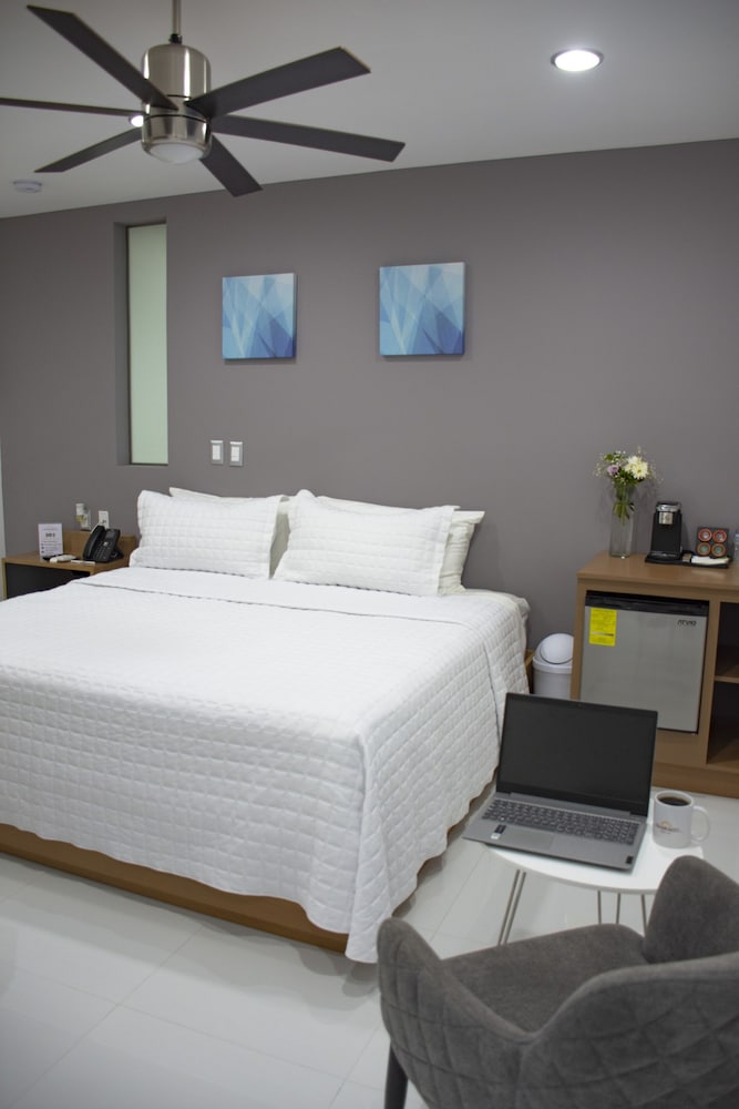 Standard Room, 1 King Bed