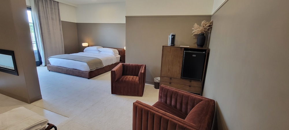 Exclusive Suite, 1 King Bed, Hot Tub - Photo 15