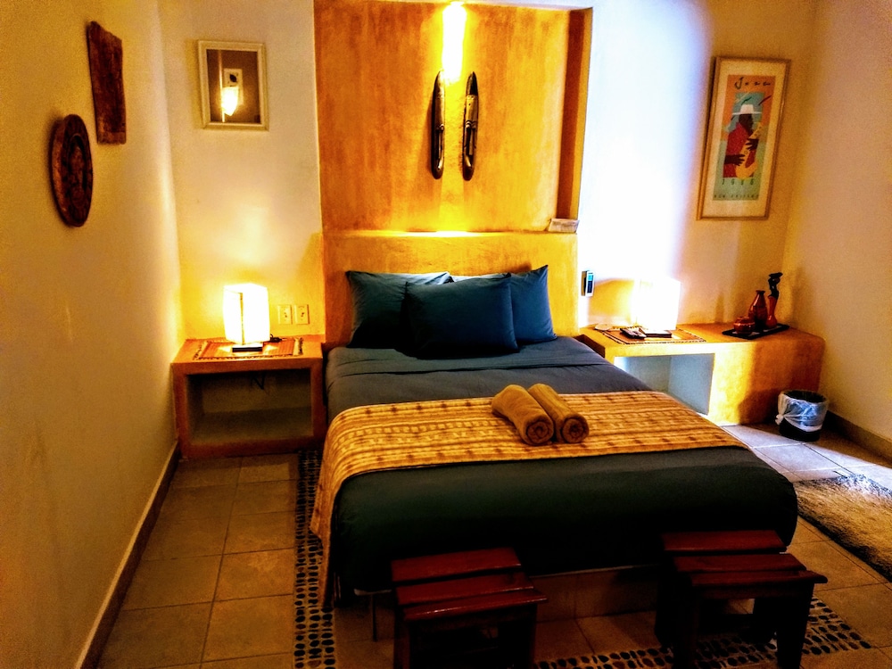 Standard Room, 1 Queen Bed