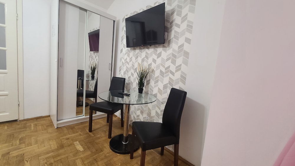 Comfort Double Room, 1 Double Bed, Courtyard View, Ground Floor photo 2