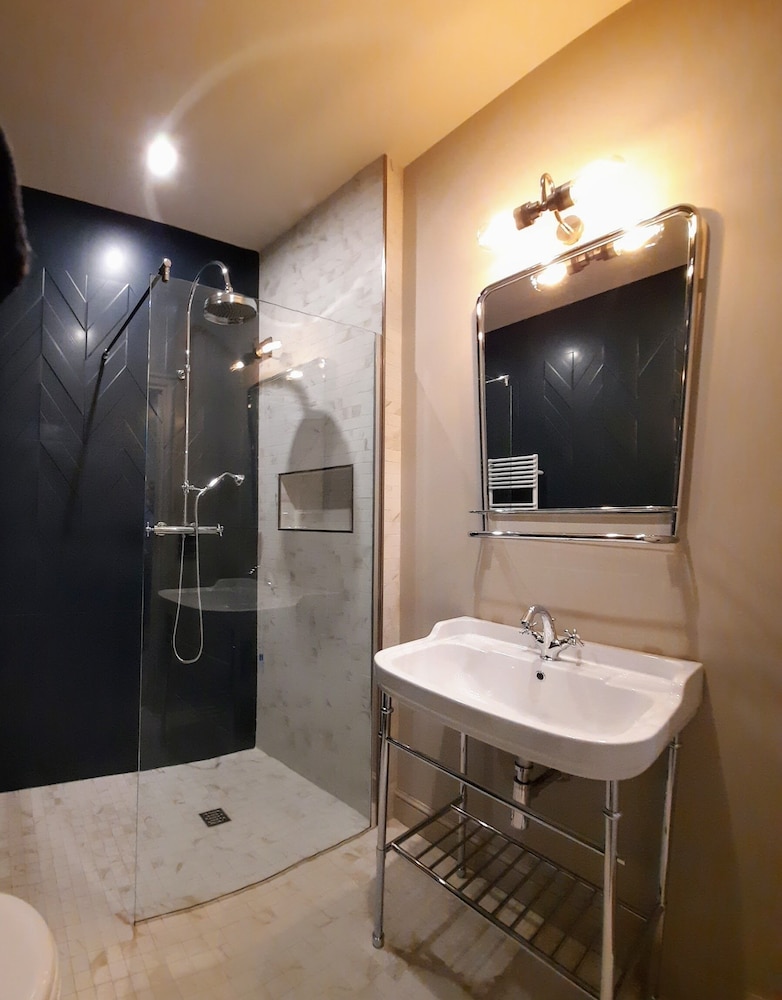 Deluxe Twin Room - Photo 15