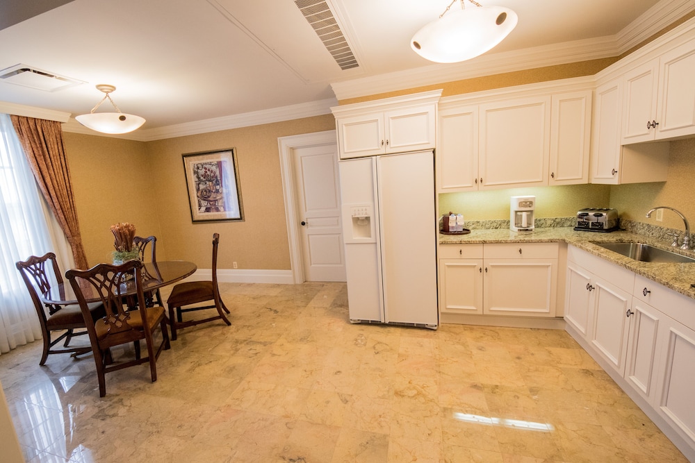 Suite (Buckingham) - Photo 3