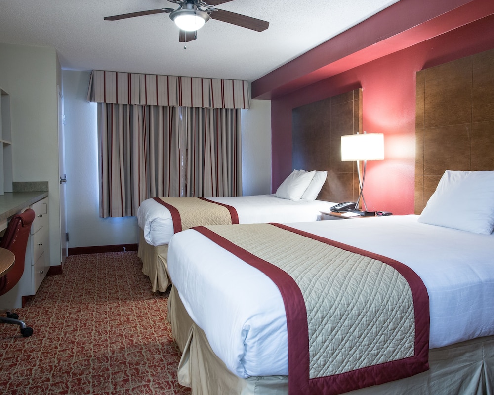 Suite, 2 Queen Beds photo 1