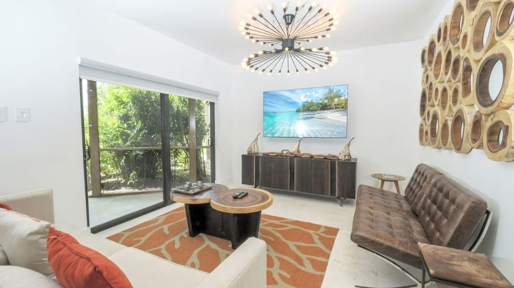 Apartment photo 2
