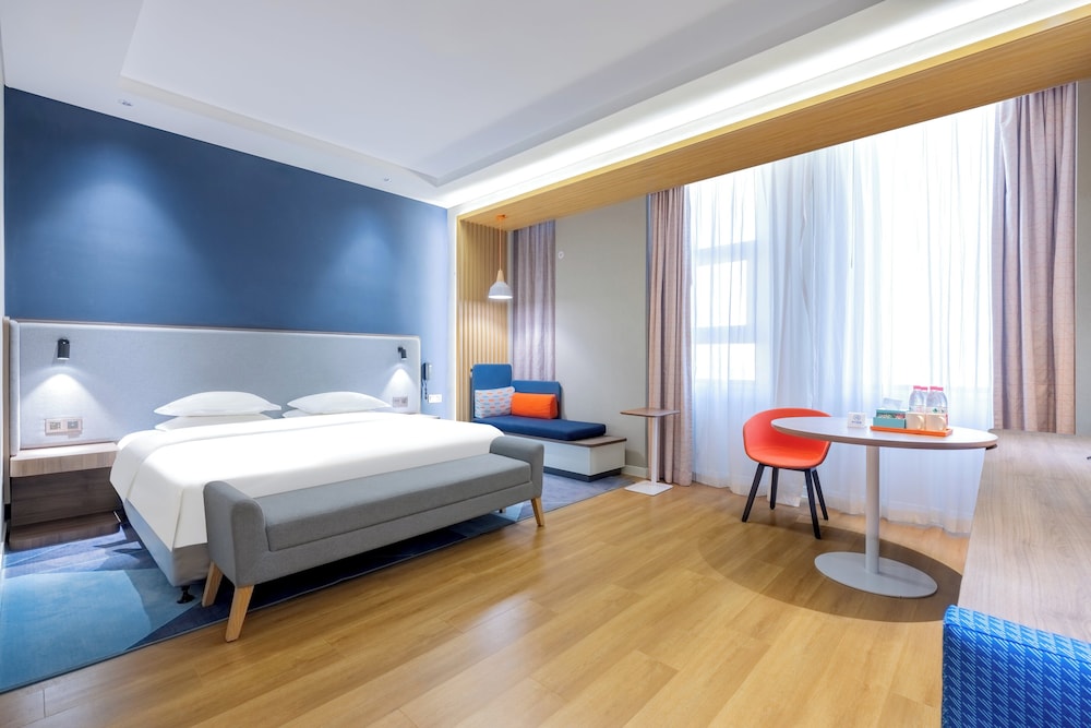Standard Room, 1 King Bed (Extra Floor Space) - Photo 1