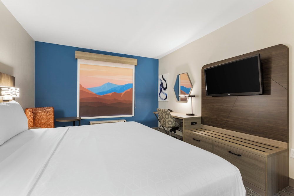 Standard Room, 1 King Bed photo 3