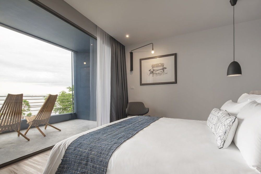 Deluxe Room, Sea View (Non - Smoking)