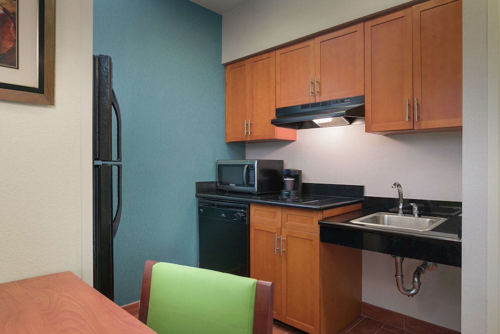 Studio, 1 King Bed, Accessible (Mobility & Hearing, Roll-in Shower) - Photo 4