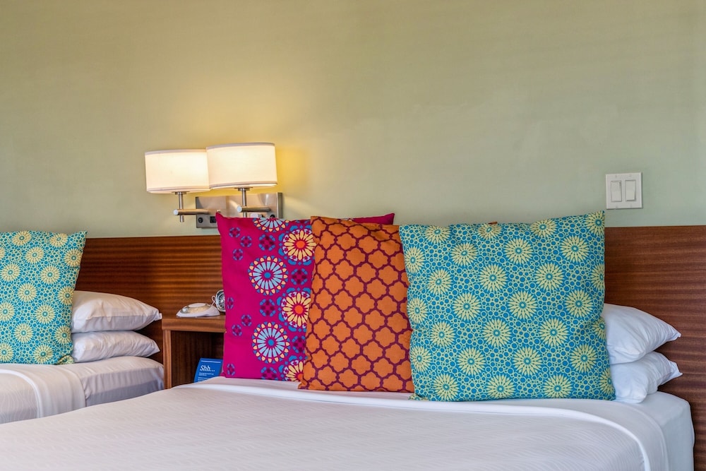 Double Queen Room (Self Check-in) thumbnail 6