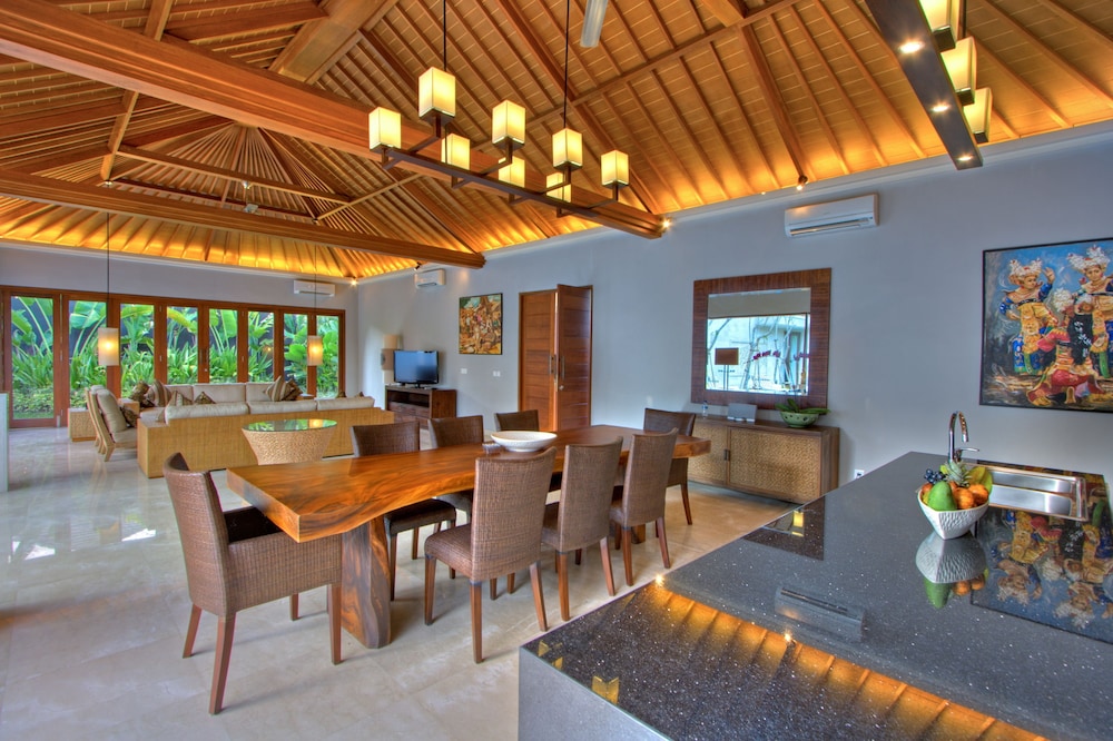 Four-Bedroom Villa with Private Pool - Photo 37
