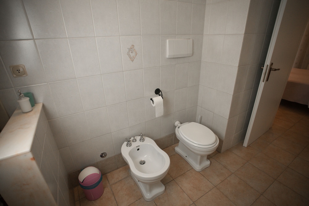 Double or Twin Room - Photo 17