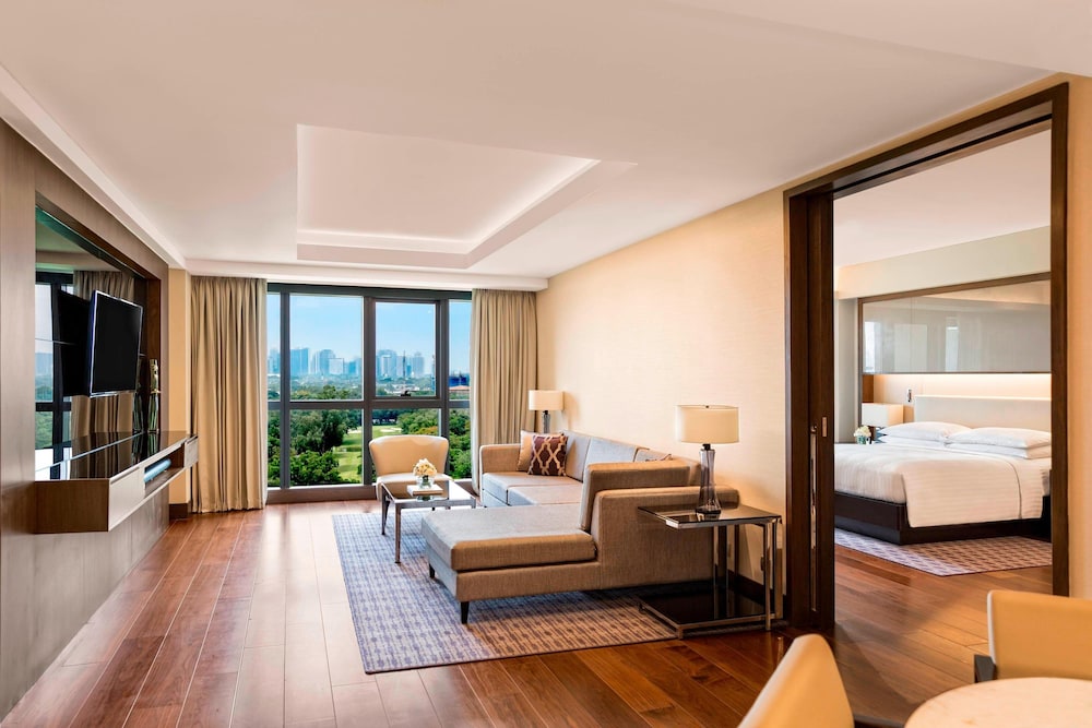 Executive Suite, 1 Bedroom, Golf View - Photo 2