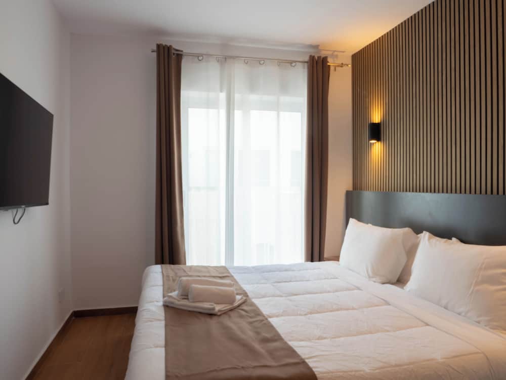 Basic Studio Suite, 1 Queen Bed, Non Smoking, Private Bathroom
