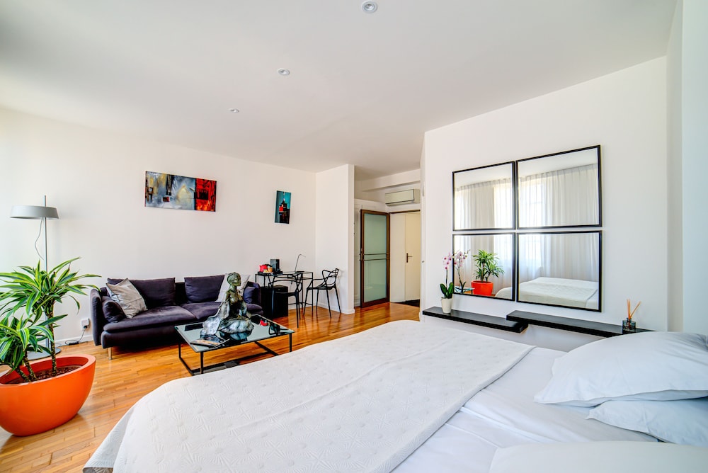 Luxury Double or Twin Room, Private Bathroom, City View photo 3