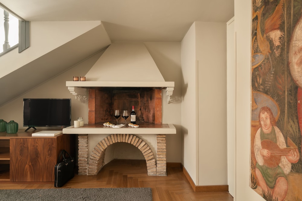 Annex Suite with Private Terrace Pantheon View thumbnail 5