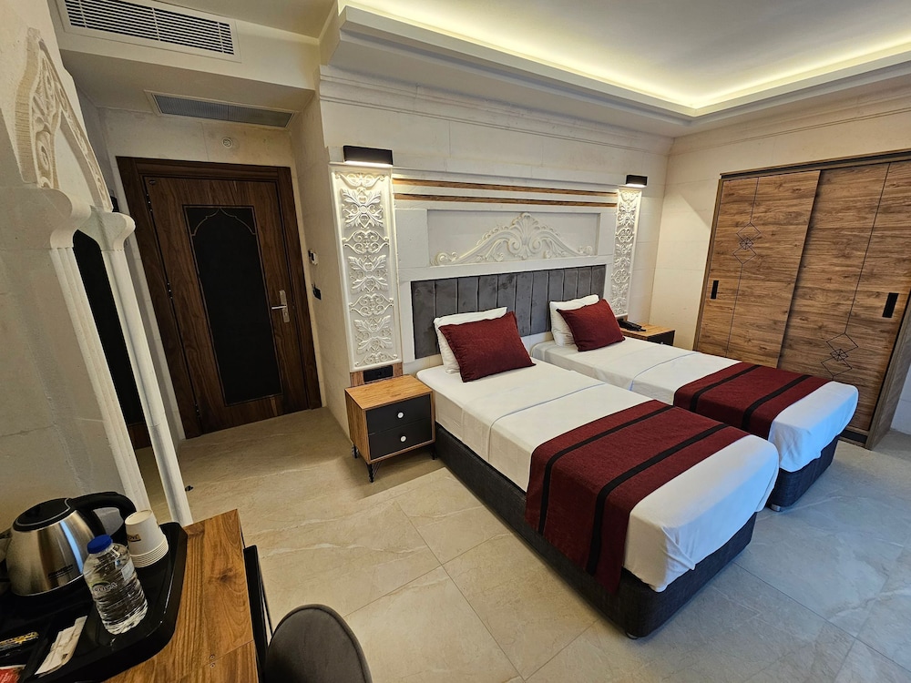 Deluxe Quadruple Room, City View