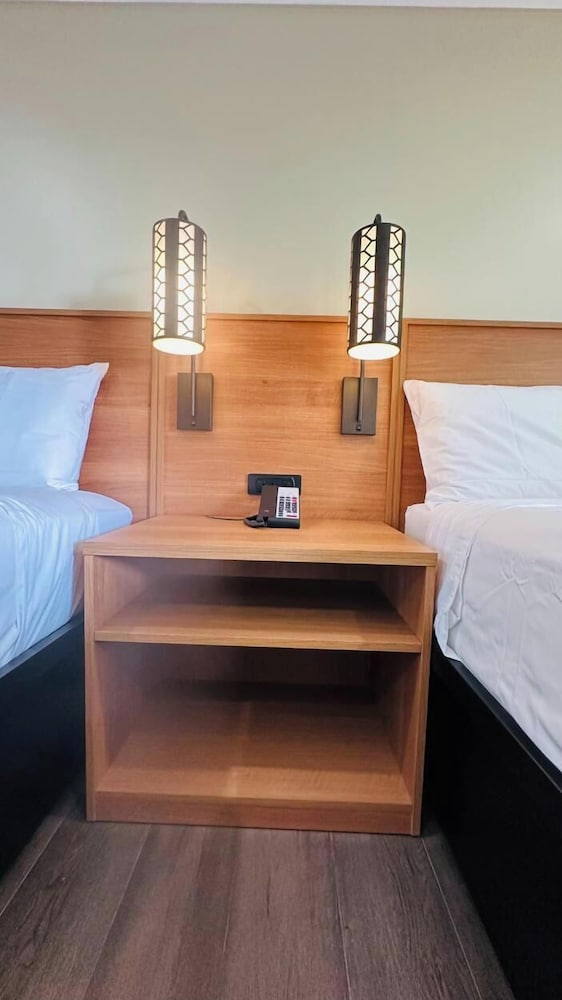 Premium Quadruple Room, 2 Queen Beds, Accessible Bathtub, Non Smoking photo 2