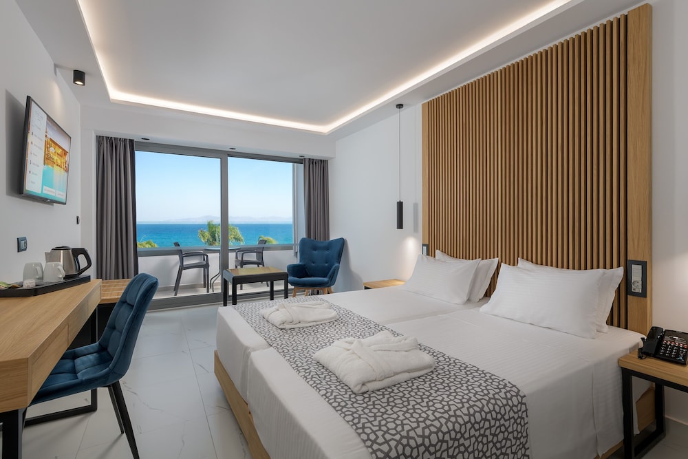 Superior Double or Twin Room, Sea View photo 1