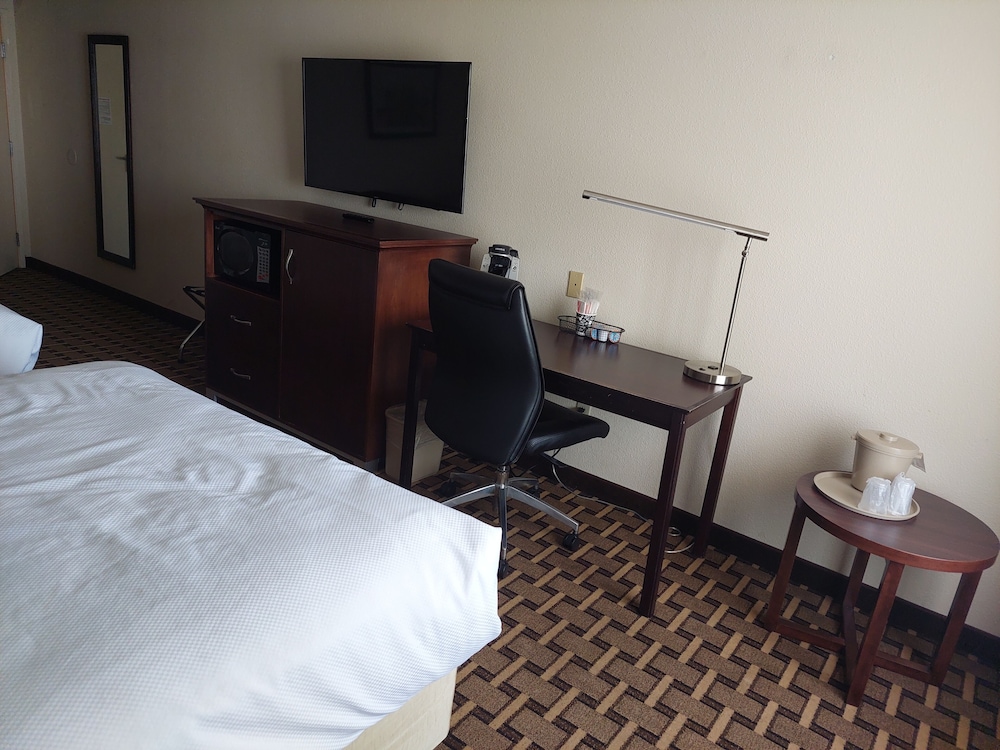Standard Room, 2 Queen Beds - Photo 2