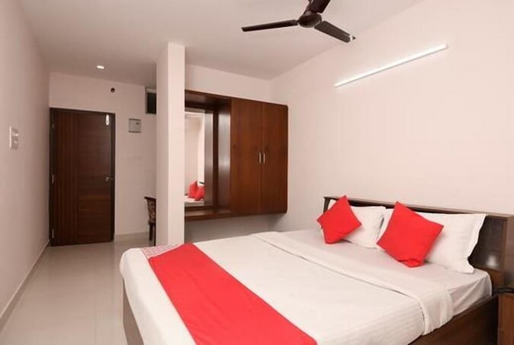 Standard Double Room, 1 Queen Bed, Smoking, City View photo 2