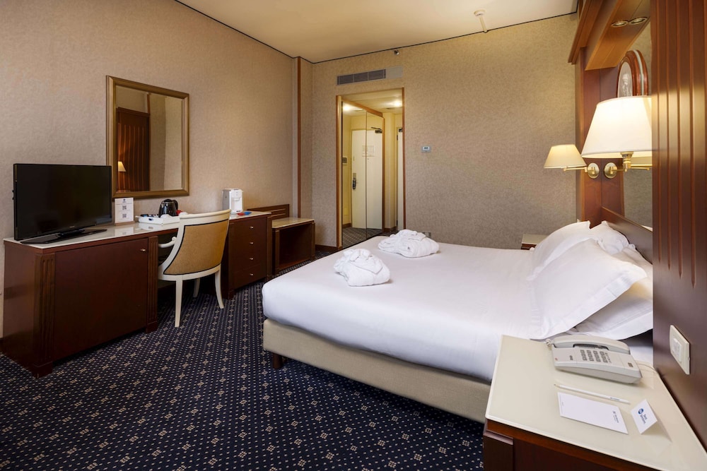 Executive Room, 1 King Bed - Photo 4