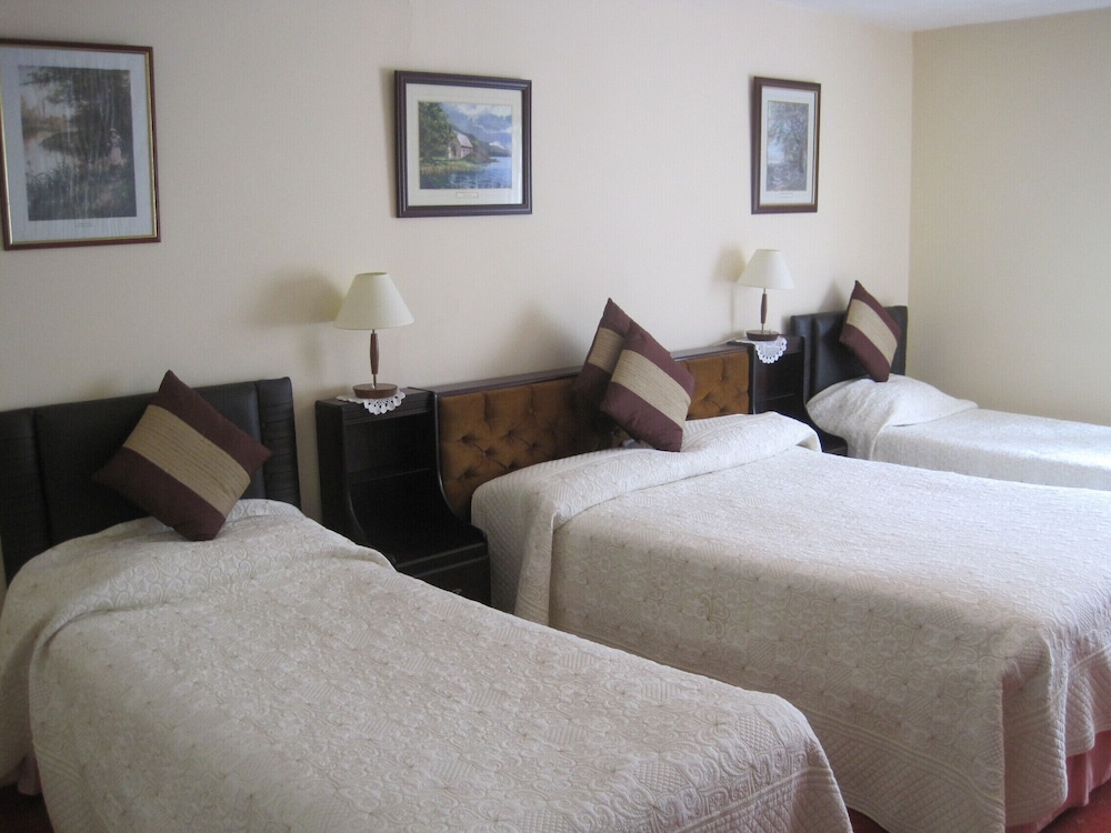 Family Room, Ensuite photo 2