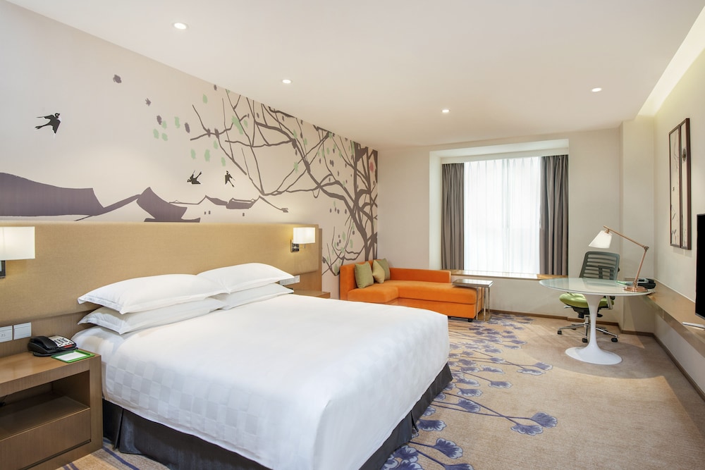 Standard Room, 1 King Bed, Balcony