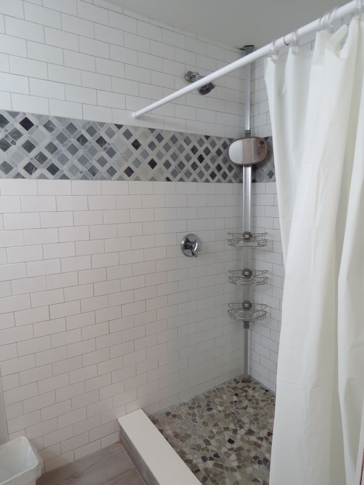 Economy Double Room, 2 Double Beds (No View), photo 6