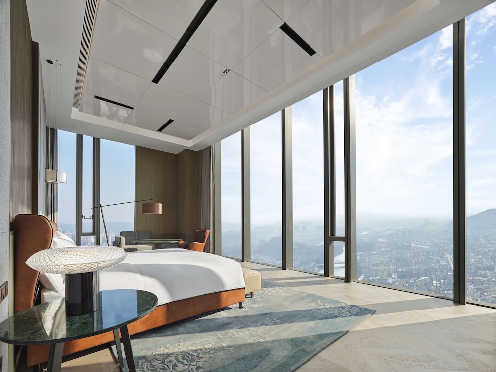 KING PRESIDENTIAL SUITE