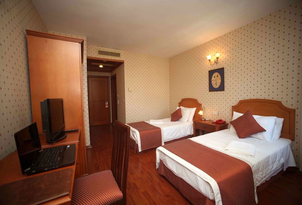 Standard Double or Twin Room photo 3