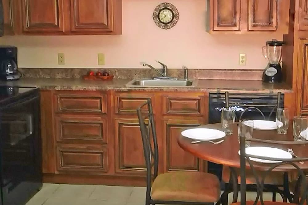 Condo, 2 Bedrooms, Kitchen photo 2