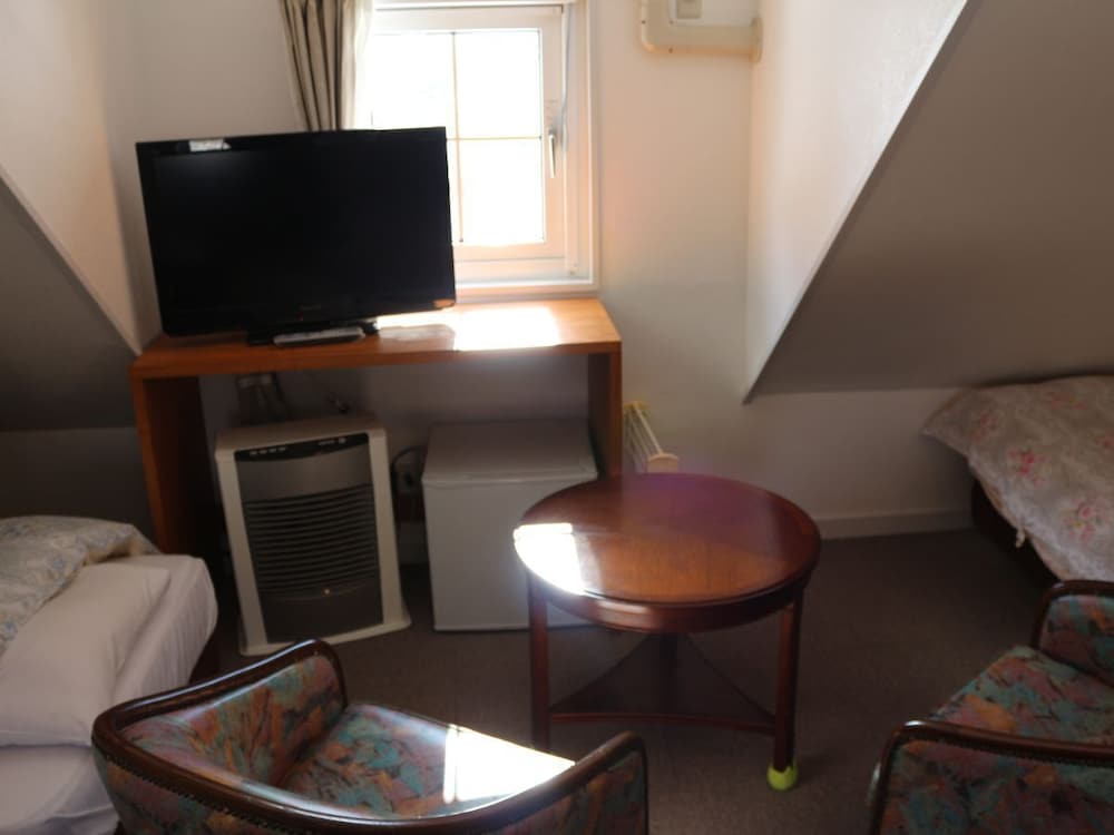 Room, Private Bathroom (5 Beds) photo 3
