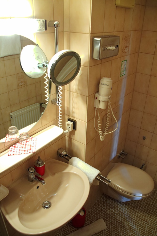 Economy Double Room - Photo 6