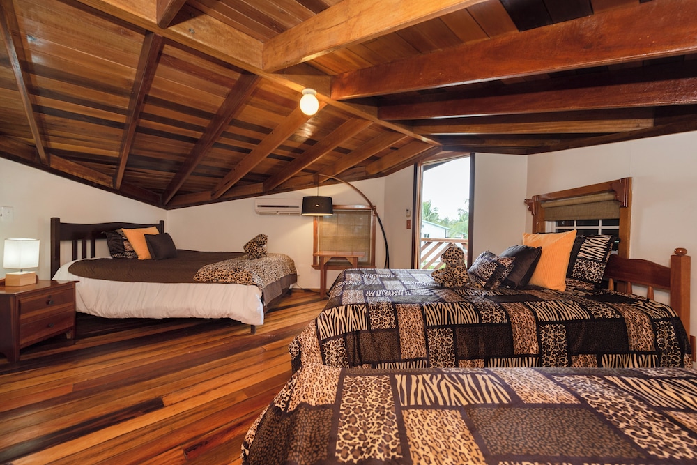 3 Bedrooms, Resort View, Poolside (Jaguar House) photo 2