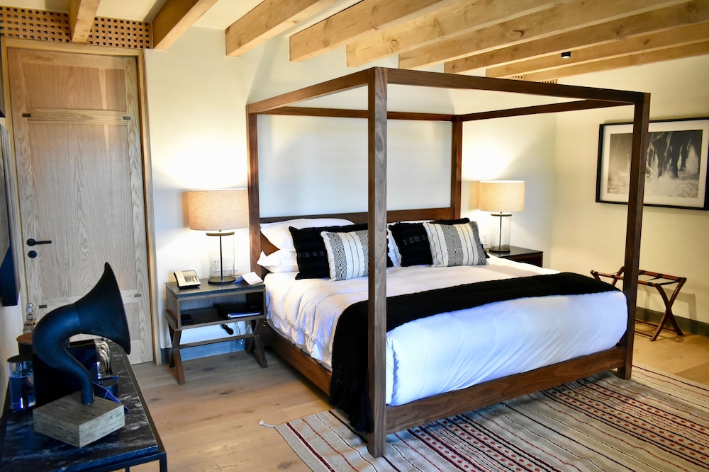 Suite 6 photo 1