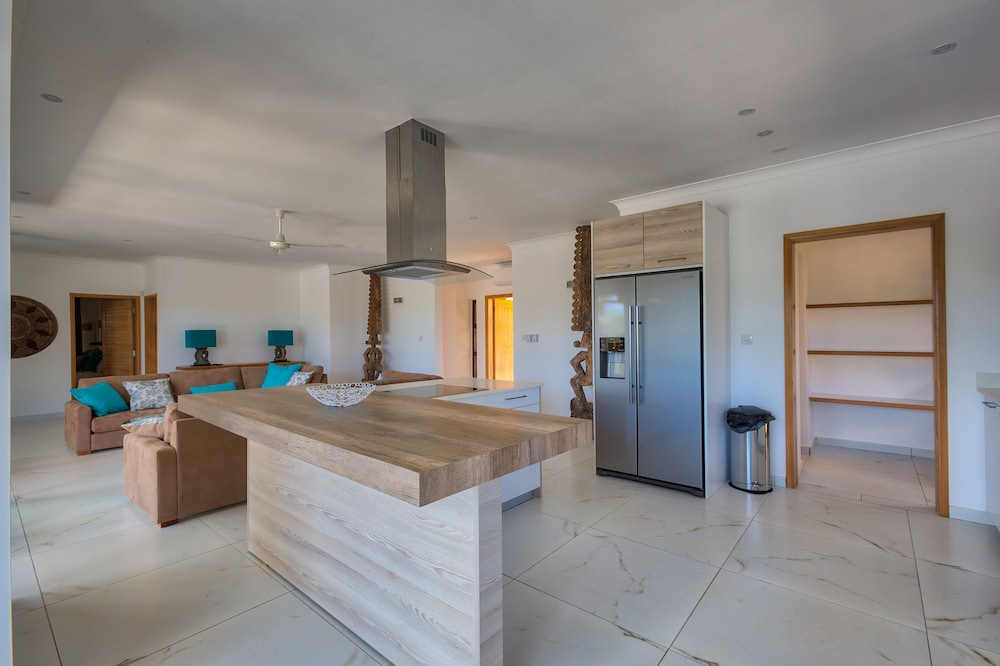 Luxury Villa, 4 Bedrooms photo 3