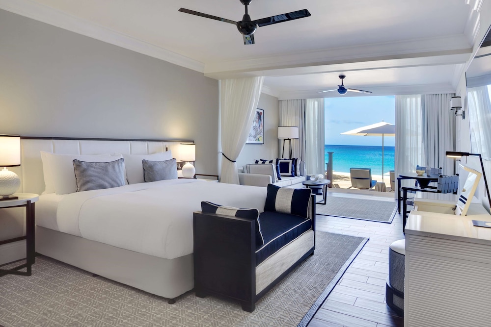 Suite, 1 King Bed, Beachfront - Photo 2