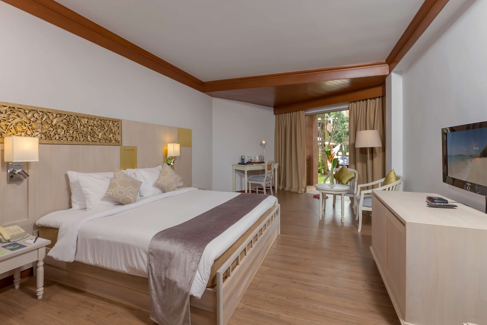 Deluxe Room, 1 King Bed, Non Smoking, Terrace - Photo 1