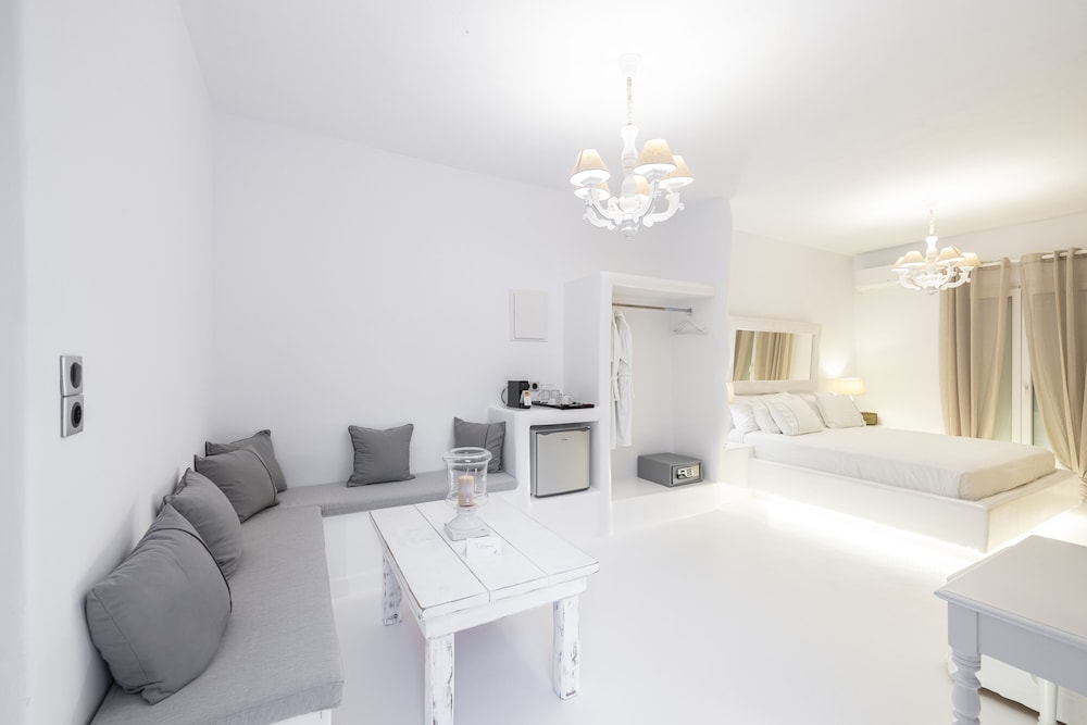 Superior Suite - Photo 12