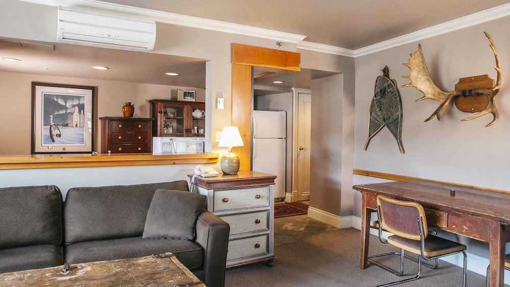 Suite 306, One Bedroom, Bronze