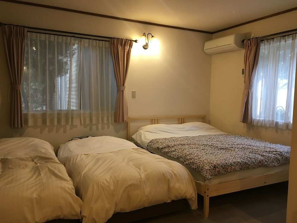 Twin Room - Photo 6