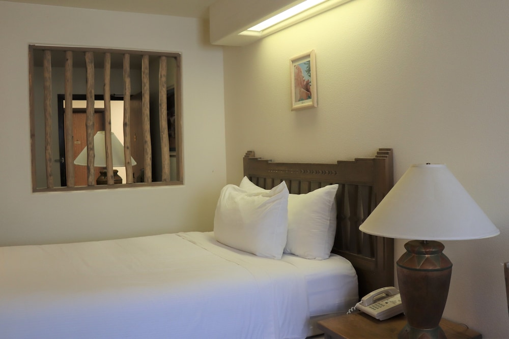 Room, 1 Queen Bed, Accessible (Studio Accessible Room (No Pets)) - Photo 2