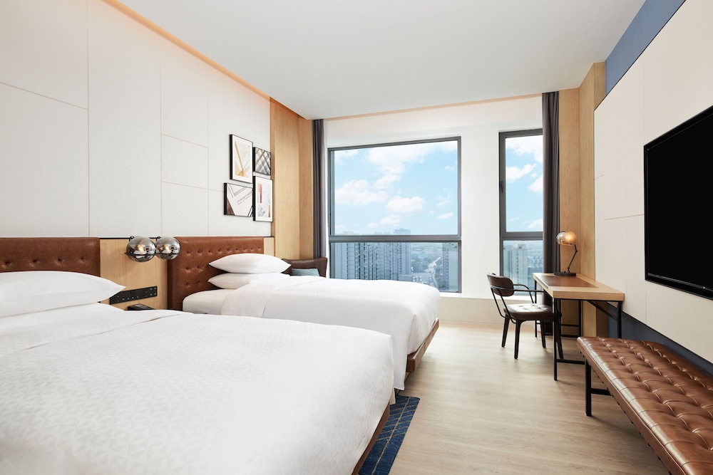 Premier Room, 2 Double Beds, City View