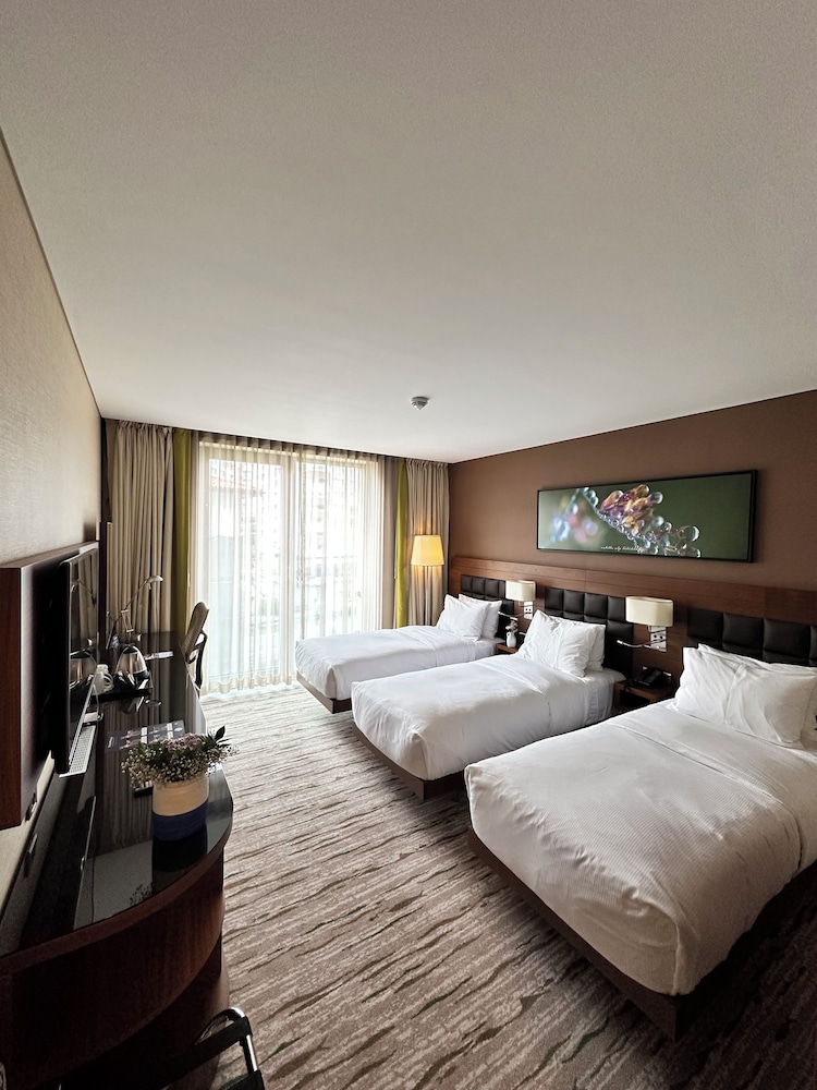 Triple Room, 3 Twin Beds, City View