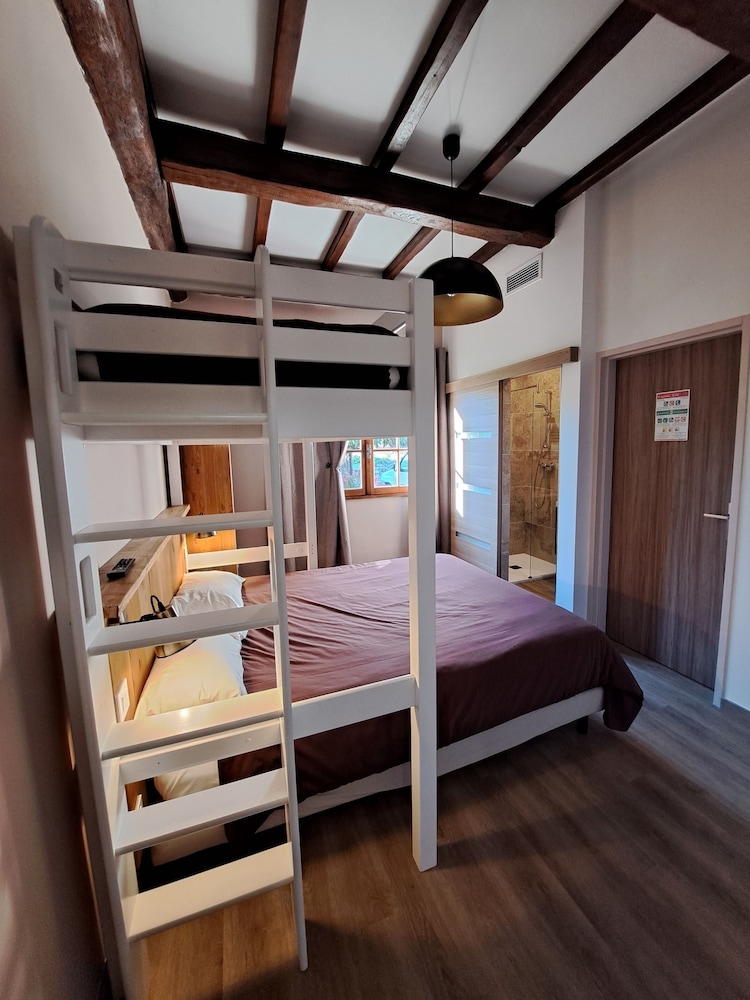 Room - Photo 13