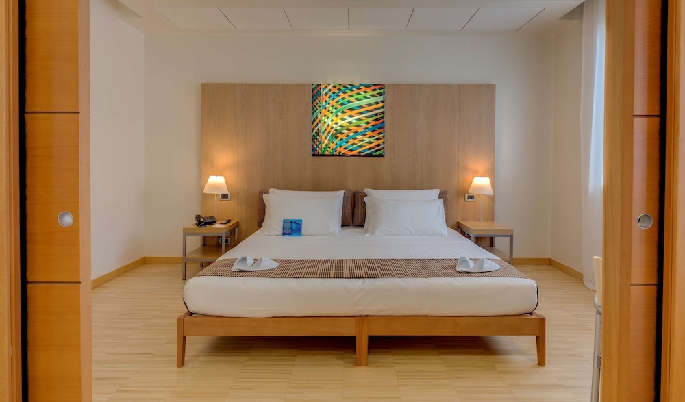 Classic Room, Multiple Beds - Photo 12