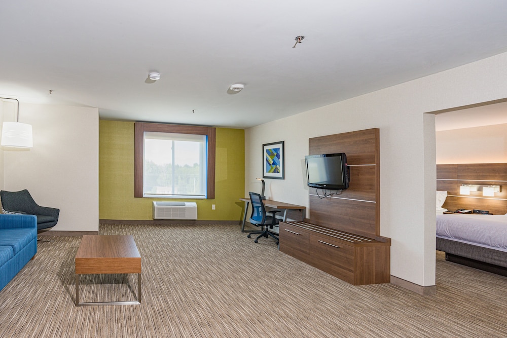 Suite, 2 Queen Beds - Photo 2