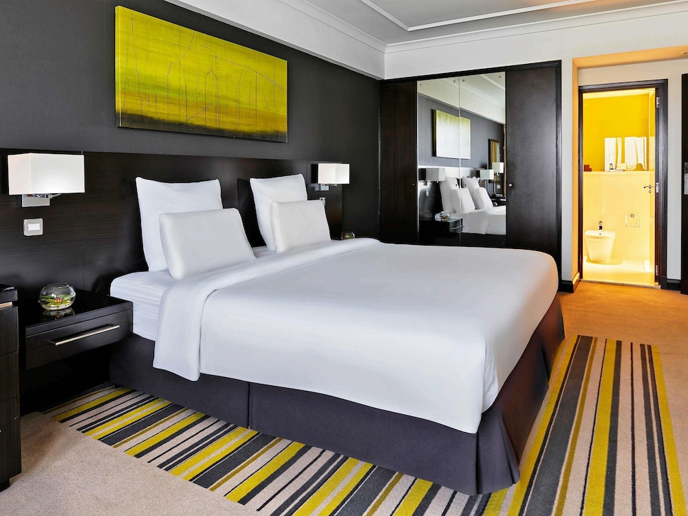 Executive Suite, 1 King Bed with Sofa bed