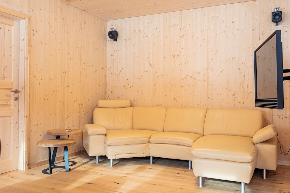 Chalet # 54a  mit 4 Schlafzimmern, Sauna & Whirlpool